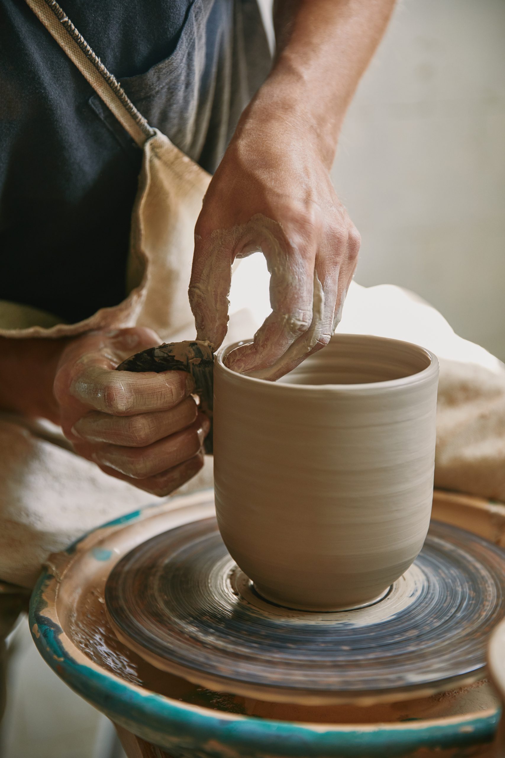 90 Min Pottery Wheel Throw Class